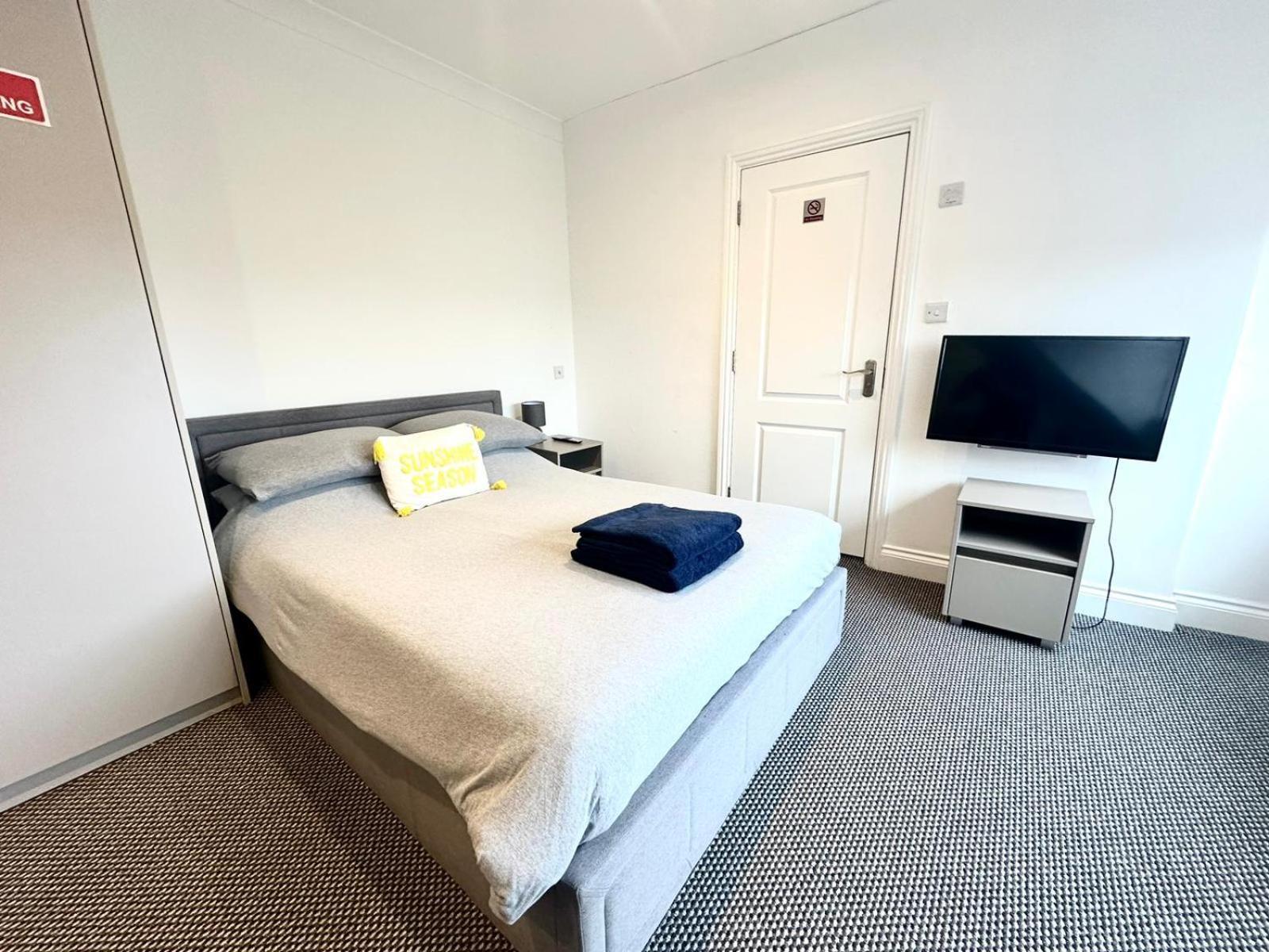 Stylish Modern, Private Apartment,15 Mins To Central London Hendon Bagian luar foto
