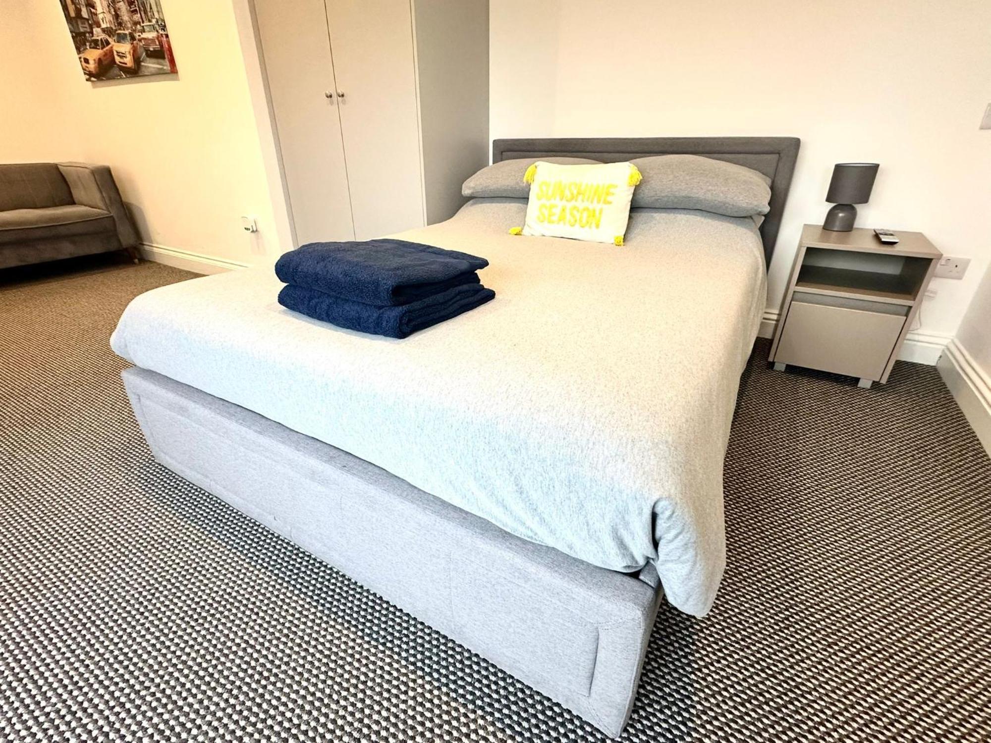 Stylish Modern, Private Apartment,15 Mins To Central London Hendon Bagian luar foto