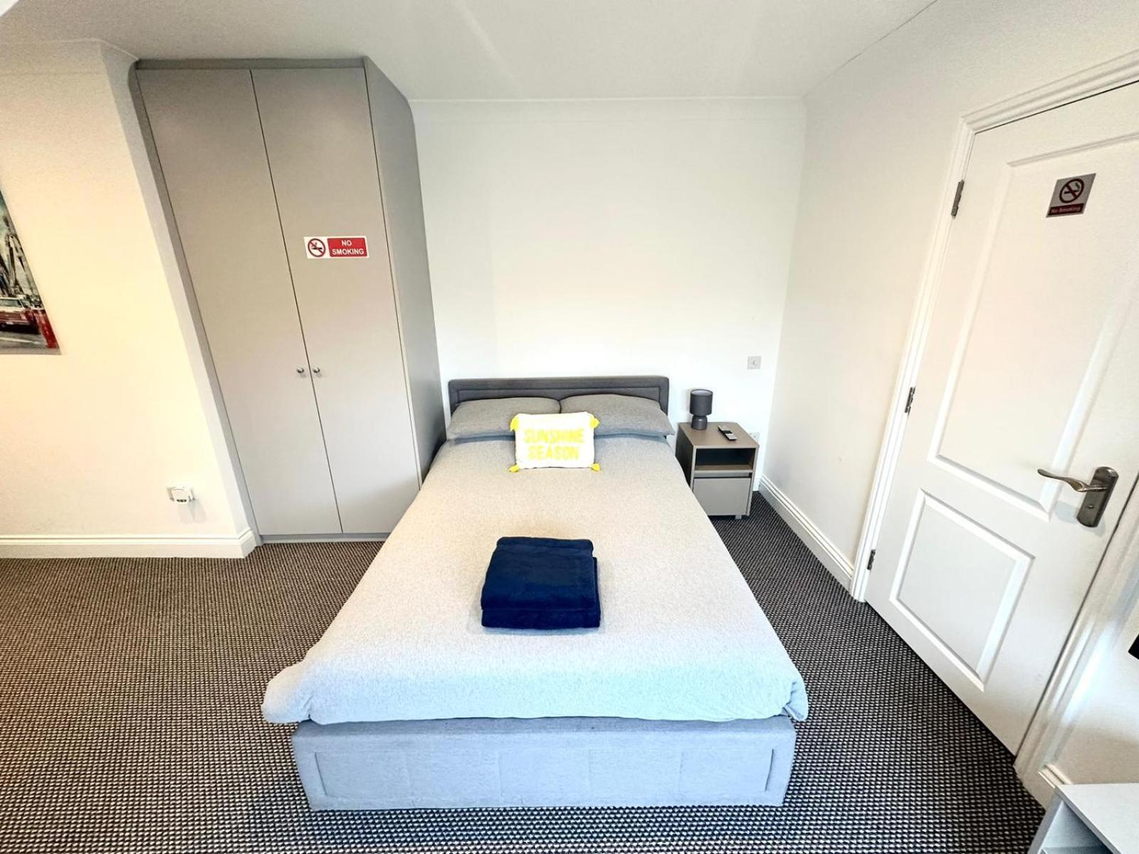 Stylish Modern, Private Apartment,15 Mins To Central London Hendon Bagian luar foto